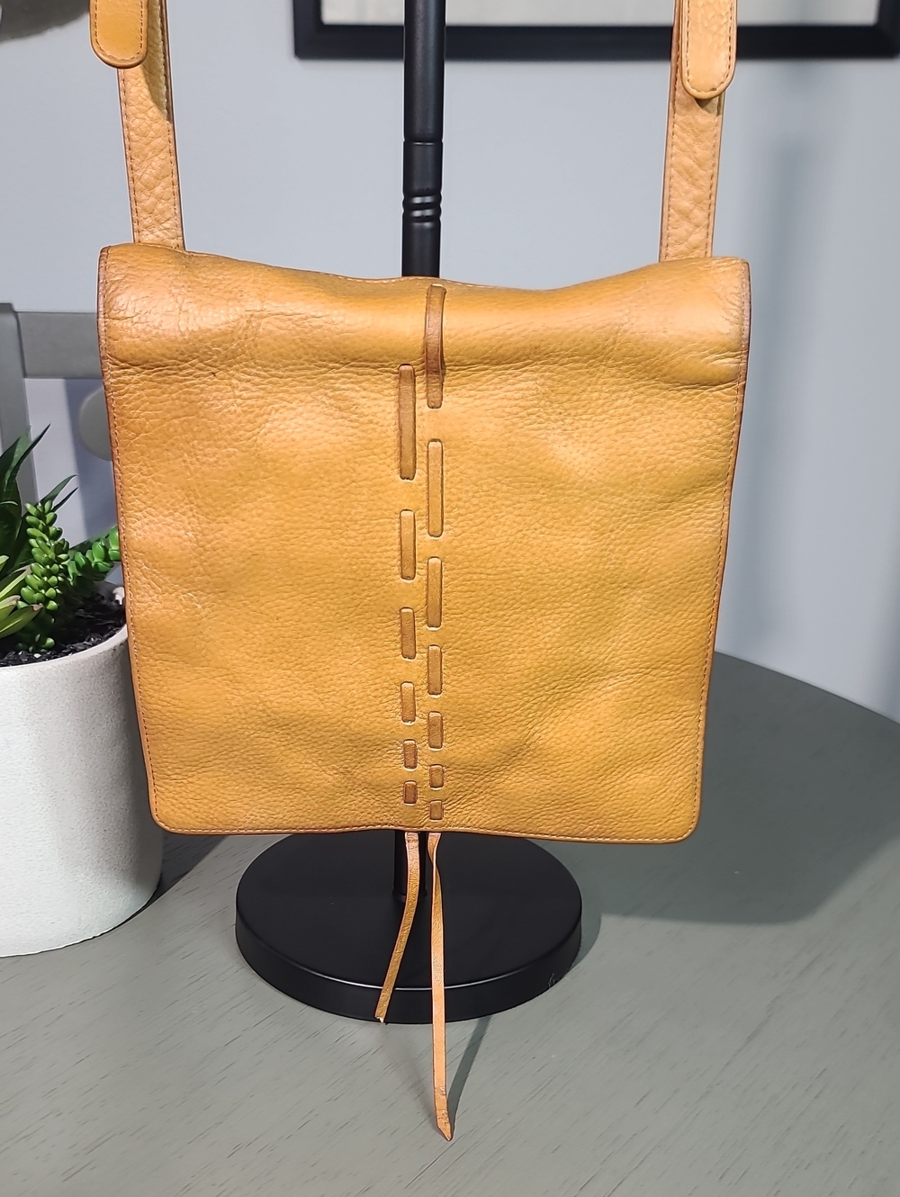 Hobo Thick Leather Crossbody Bag in Tan - Picture 3 of 13